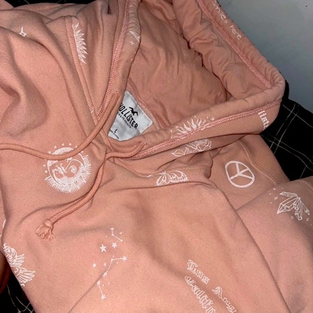Charli Damelio Designed Hollister Hoodie! 🎀
